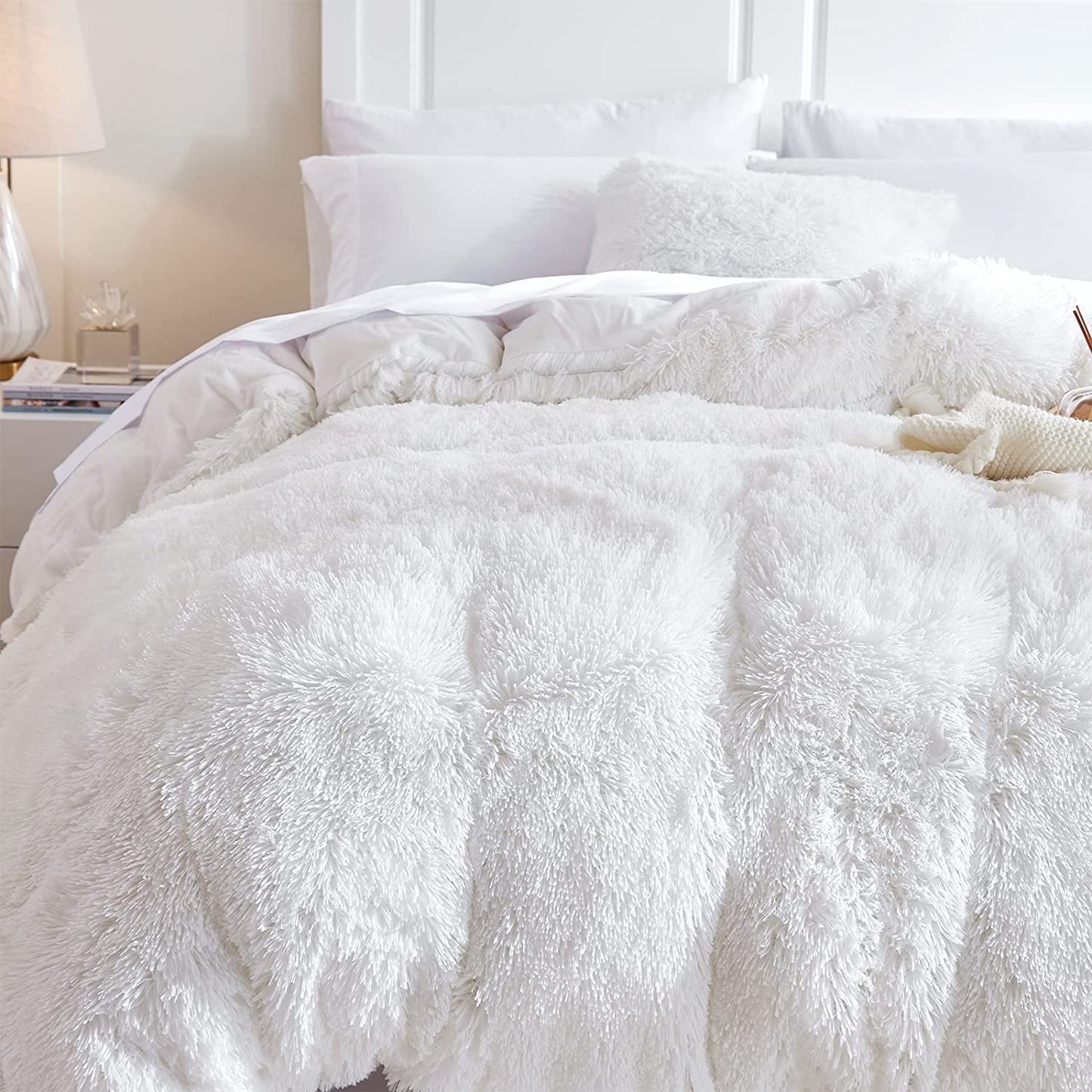 "Luxurious White Faux Fur Duvet Cover - Ultra Soft Shaggy Comforter with Velvet Reverse & Zipper Closure - King Size"